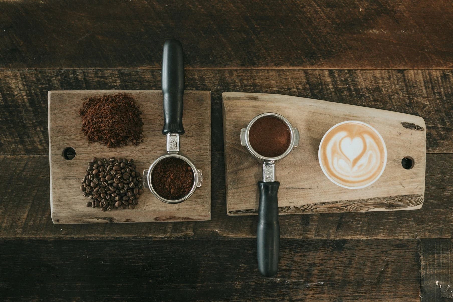Barista menyajikan kopi dan fresh pastry di Noka Cafe Jakarta